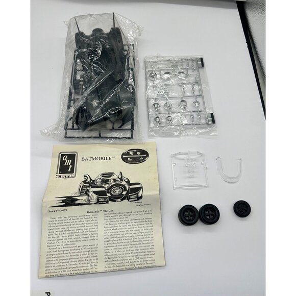 AMT Ertl 1989 Batman Batmobile 1/25 Model Kit 6877 Open Box - Picture 1 of 7